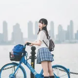 面饼仙儿《沙雕JK》主题写真：22张全套美图