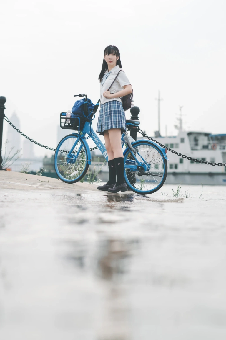 面饼仙儿《沙雕JK》主题写真：22张全套美图
