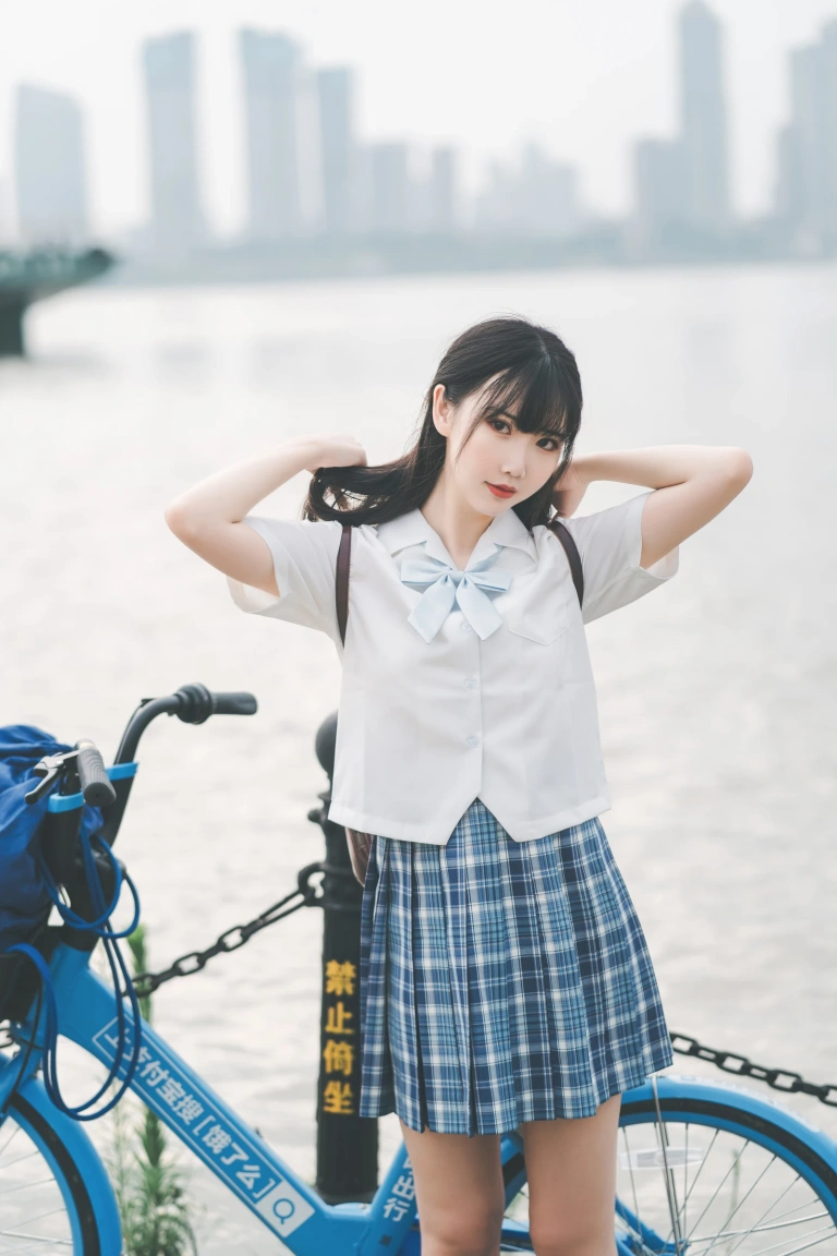 面饼仙儿《沙雕JK》主题写真：22张全套美图