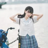面饼仙儿《沙雕JK》主题写真：22张全套美图