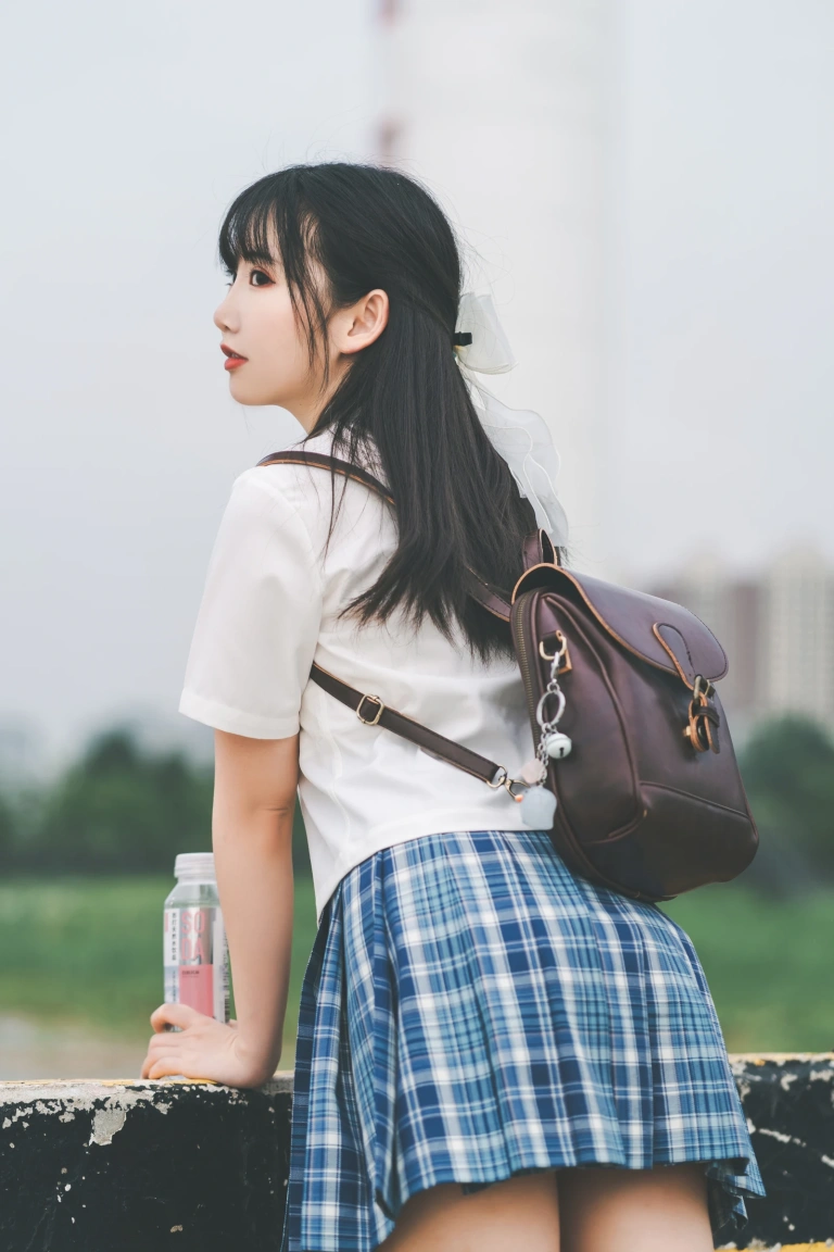 面饼仙儿《沙雕JK》主题写真：22张全套美图