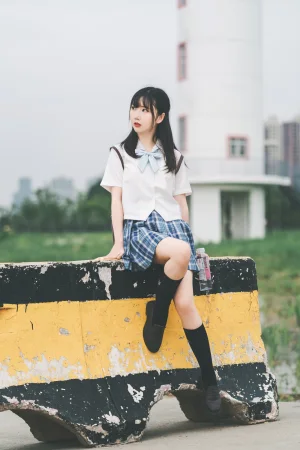 面饼仙儿《沙雕JK》主题写真：22张全套美图
