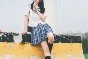 面饼仙儿《沙雕JK》主题写真：22张全套美图