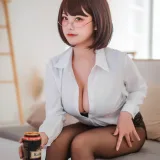 蜜汁猫裘《醉OL》主题写真：52张全套美图