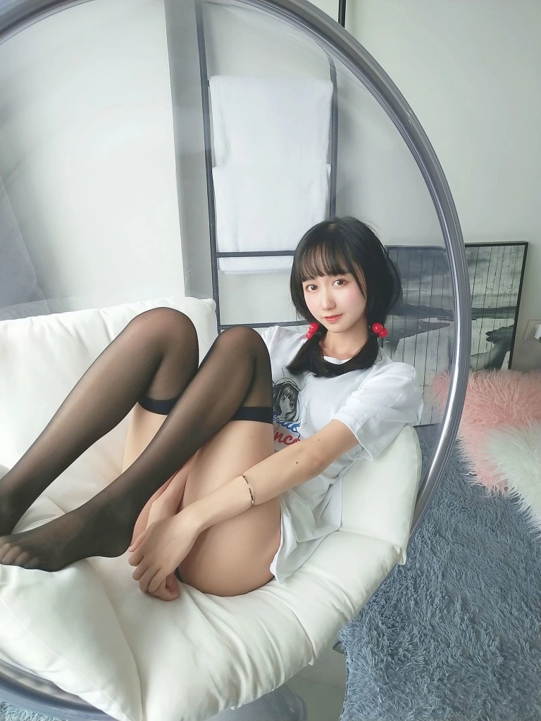 木棉棉《智能型彼女T恤》主题写真：22张全套美图