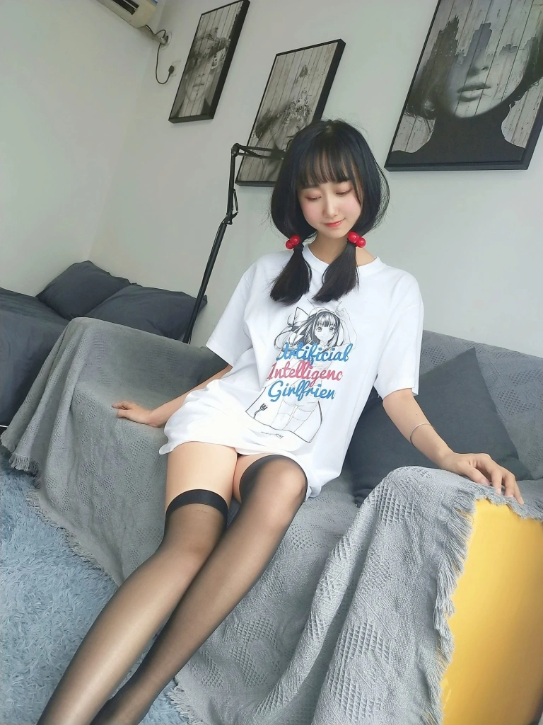 木棉棉《智能型彼女T恤》主题写真：22张全套美图