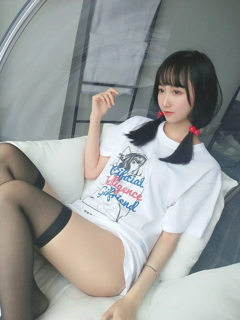 木棉棉《智能型彼女T恤》主题写真：22张全套美图