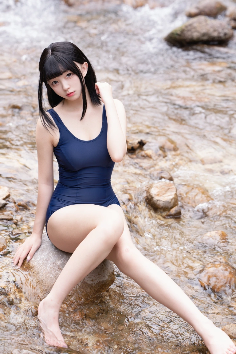 花铃《小溪死库水》主题写真：36张全套美图