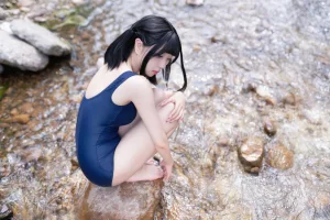 花铃《小溪死库水》主题写真：36张全套美图