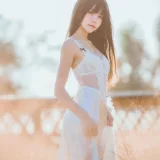 桜桃喵《冬眠 白裙下》主题写真：45张全套美图