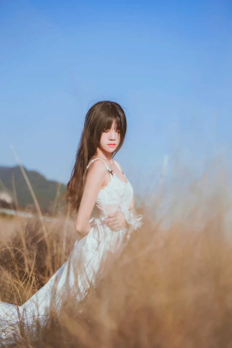 桜桃喵《冬眠 白裙下》主题写真：45张全套美图