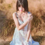 桜桃喵《冬眠 白裙下》主题写真：45张全套美图