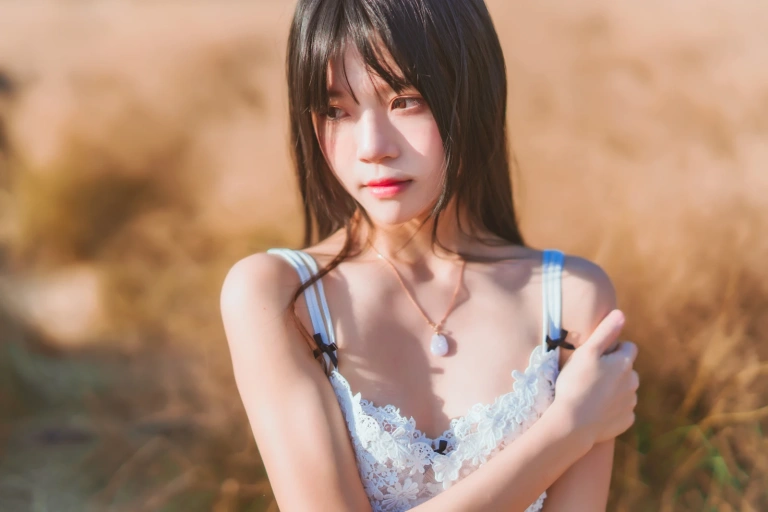 桜桃喵《冬眠 白裙下》主题写真：45张全套美图