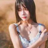 桜桃喵《冬眠 白裙下》主题写真：45张全套美图