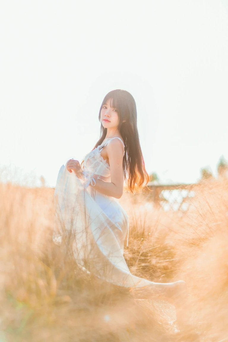 桜桃喵《冬眠 白裙下》主题写真：45张全套美图