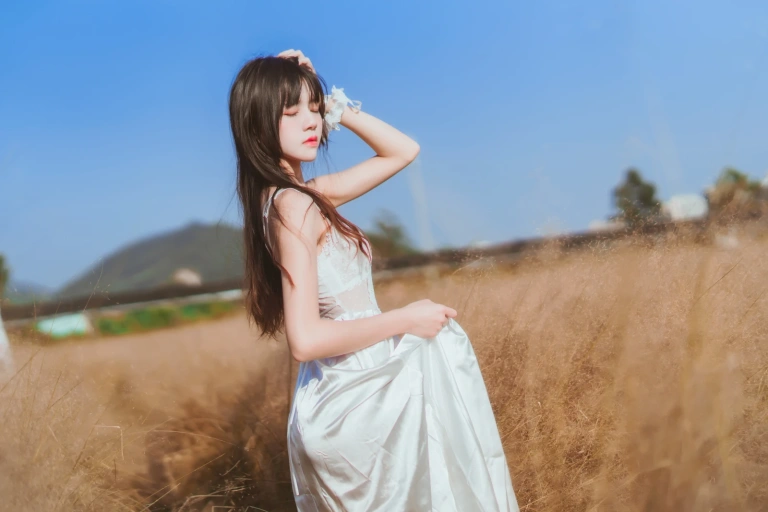 桜桃喵《冬眠 白裙下》主题写真：45张全套美图