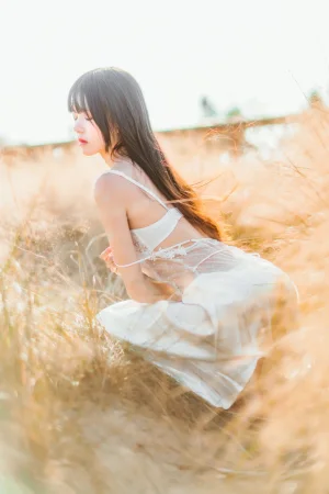 桜桃喵《冬眠 白裙下》主题写真：45张全套美图