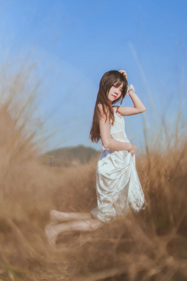 桜桃喵《冬眠 白裙下》主题写真：45张全套美图
