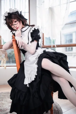 阿包也是兔娘《传统长裙女仆》主题写真：47张全套美图