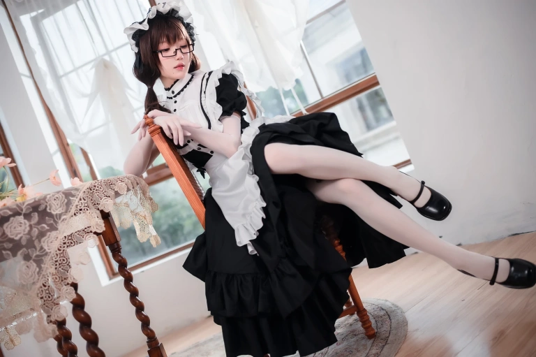 阿包也是兔娘《传统长裙女仆》主题写真：47张全套美图