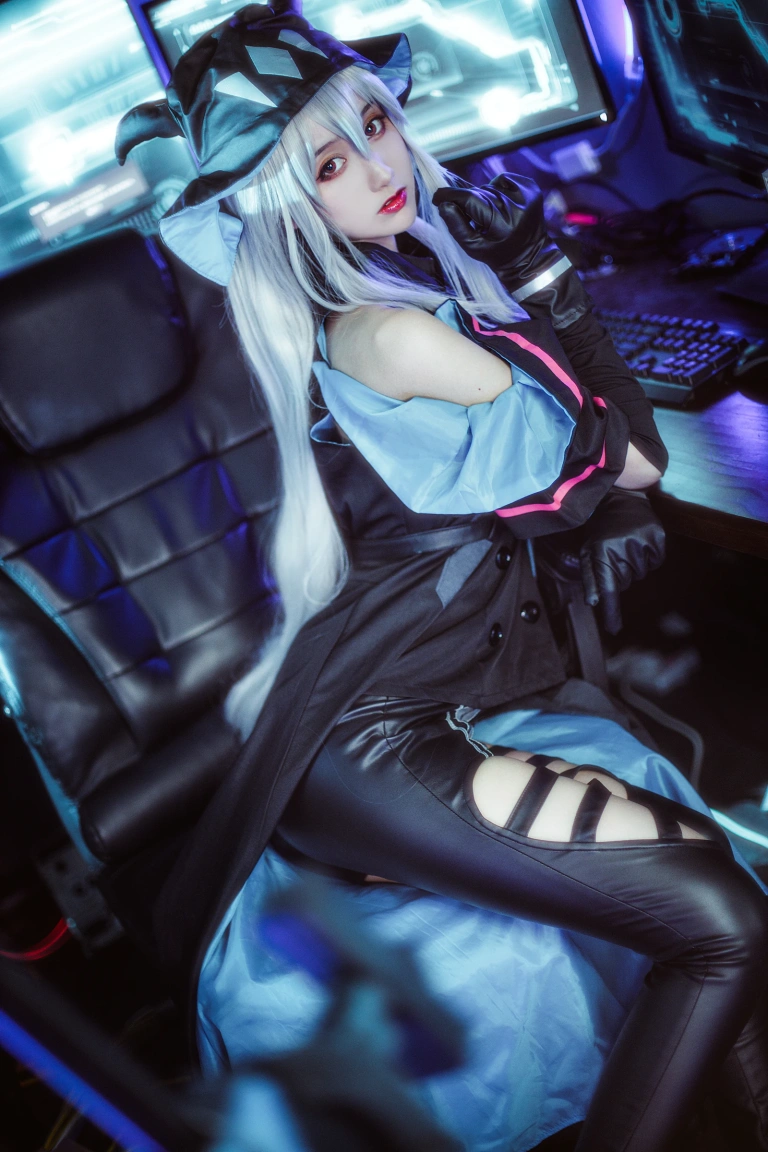 木棉棉《斯卡蒂COS》主题写真：16张全套美图