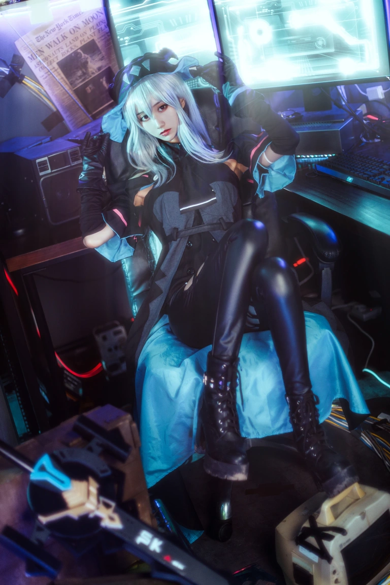 木棉棉《斯卡蒂COS》主题写真：16张全套美图