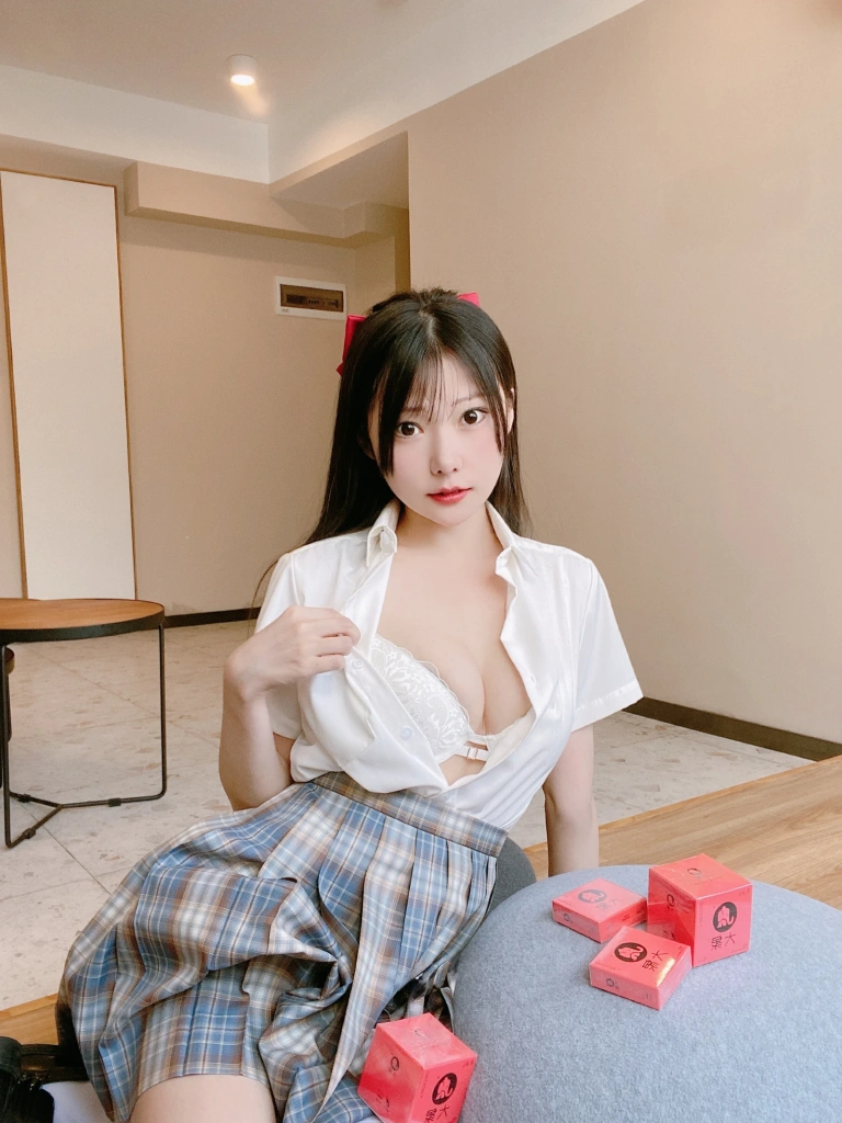 香草喵露露《大象JK格子裙》主题写真：30张全套美图