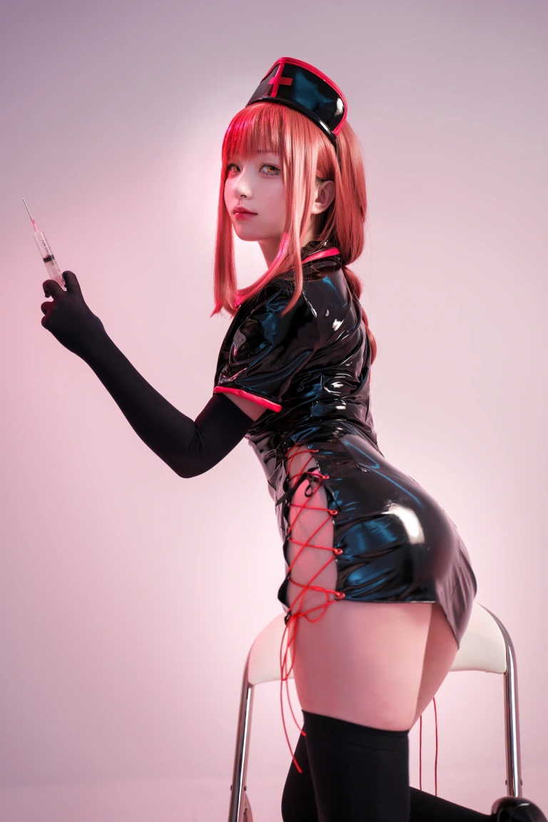 花铃《玛奇玛黑色护士》主题写真：20张全套美图