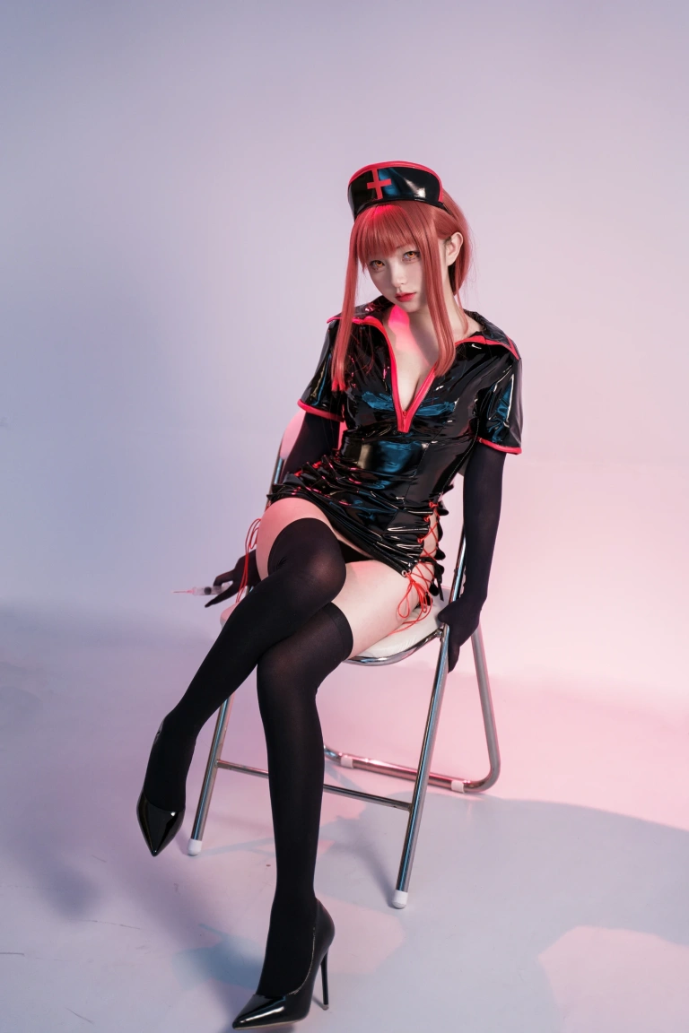 花铃《玛奇玛黑色护士》主题写真：20张全套美图