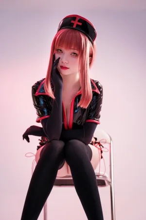 花铃《玛奇玛黑色护士》主题写真：20张全套美图