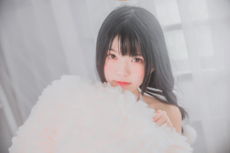 桜桃喵《冬眠 纯白私房》主题写真：46张全套美图