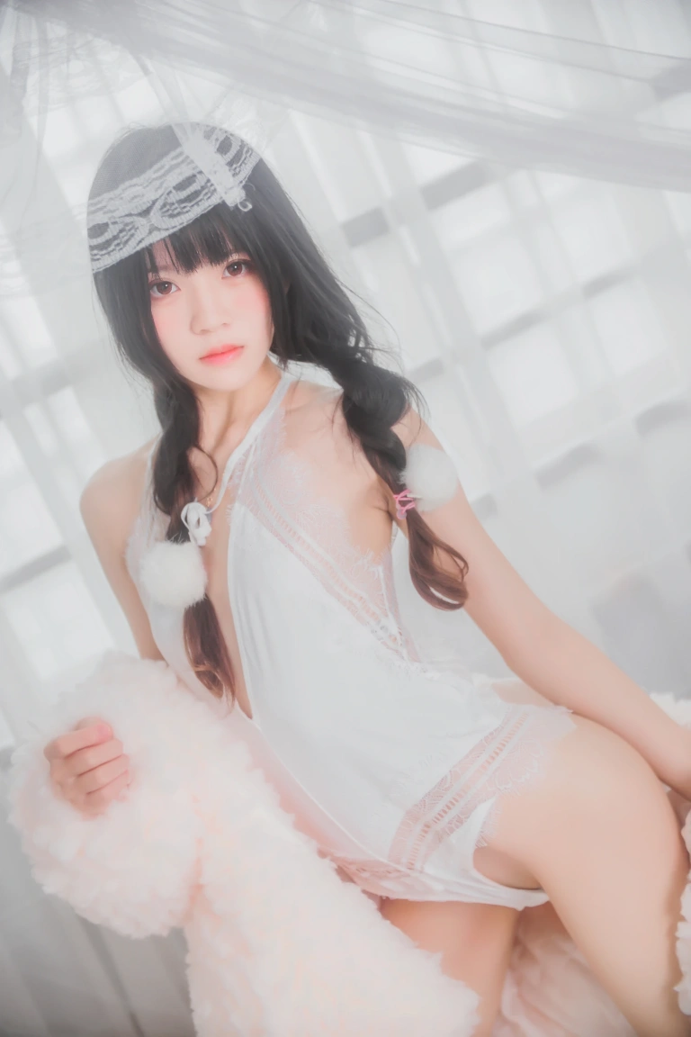 桜桃喵《冬眠 纯白私房》主题写真：46张全套美图