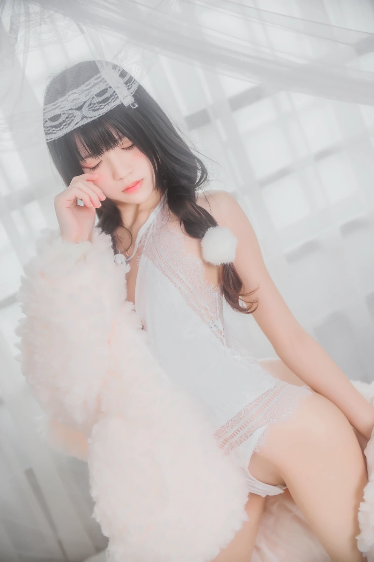 桜桃喵《冬眠 纯白私房》主题写真：46张全套美图