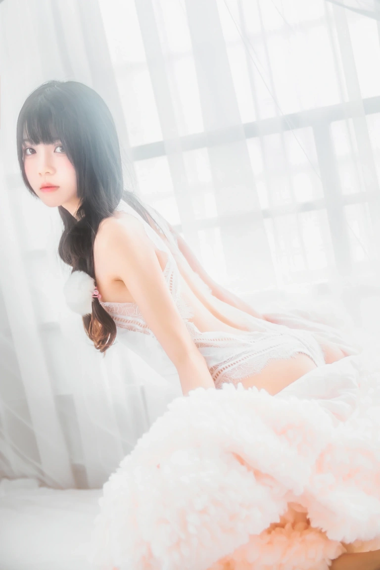 桜桃喵《冬眠 纯白私房》主题写真：46张全套美图
