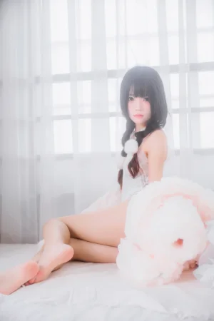 桜桃喵《冬眠 纯白私房》主题写真：46张全套美图