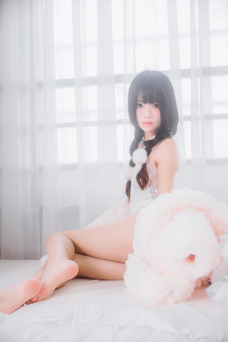 桜桃喵《冬眠 纯白私房》主题写真：46张全套美图