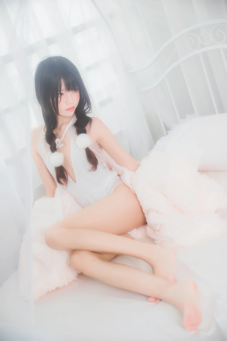 桜桃喵《冬眠 纯白私房》主题写真：46张全套美图