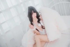 桜桃喵《冬眠 纯白私房》主题写真：46张全套美图