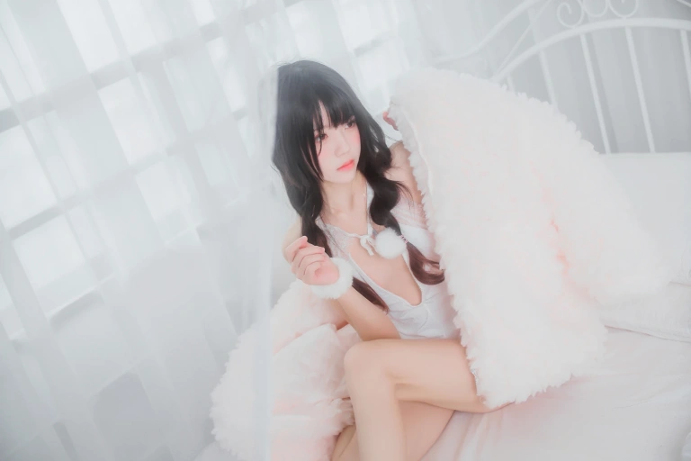 桜桃喵《冬眠 纯白私房》主题写真：46张全套美图