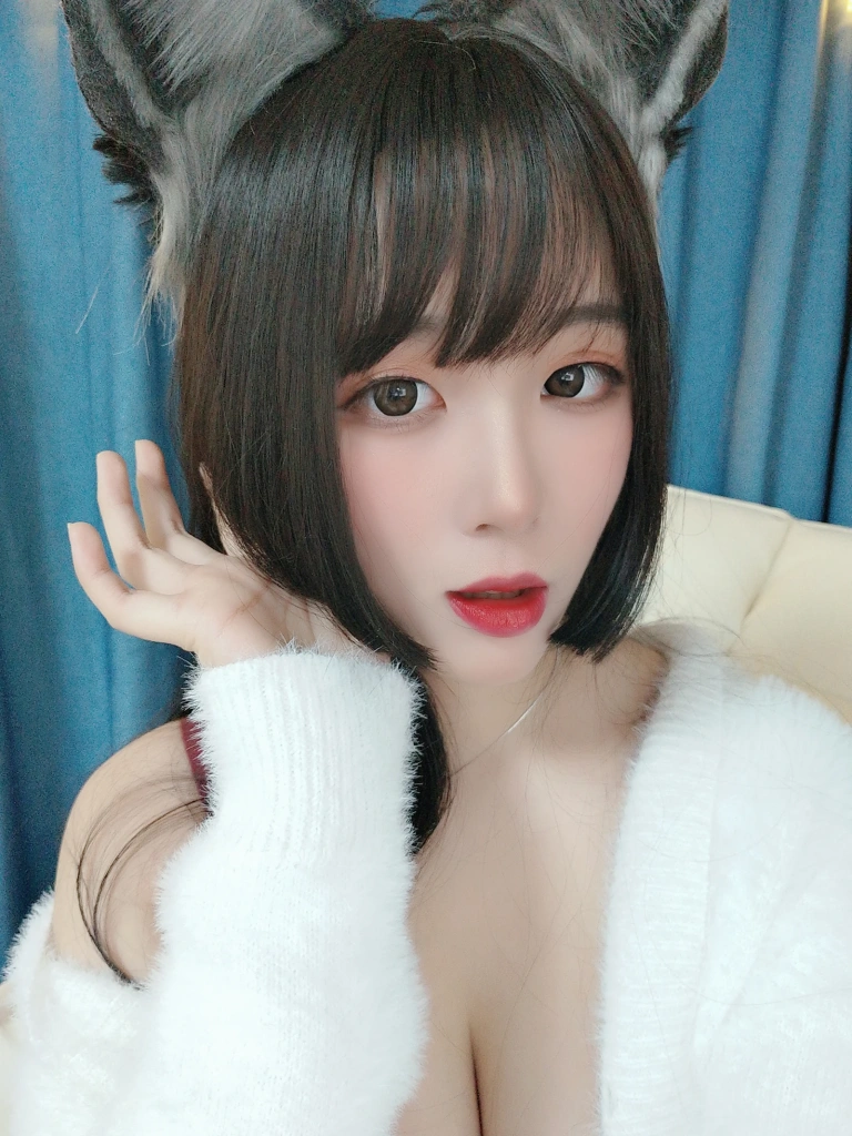 轩萧学姐《NO.05 – 犬系小姐姐》主题写真：15张全套美图，含3个视频
