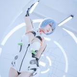周叽是可爱兔兔《绫波丽 白战》主题写真：21张全套美图