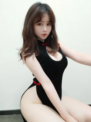 依酱《旗袍》主题写真：25张全套美图