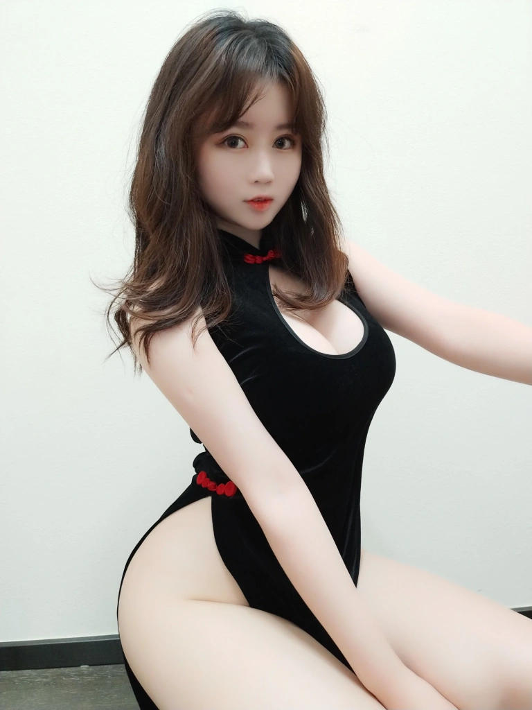 依酱《旗袍》主题写真：25张全套美图