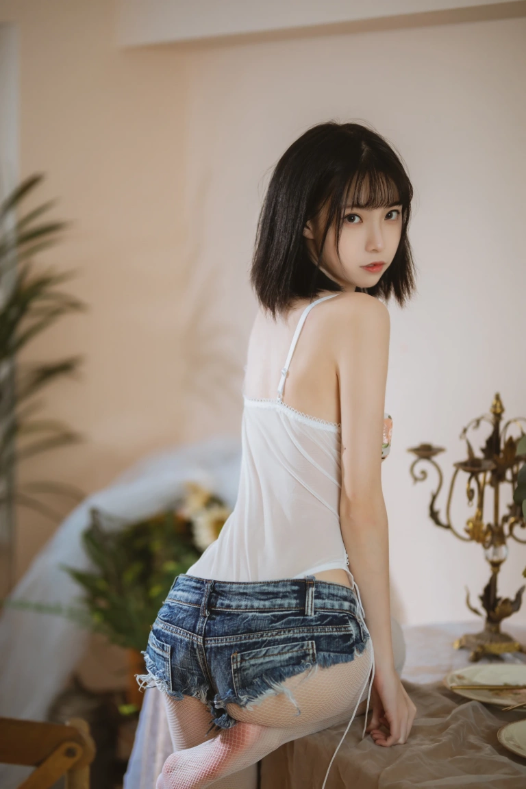 许岚《纯欲牛仔短裤》主题写真：40张全套美图