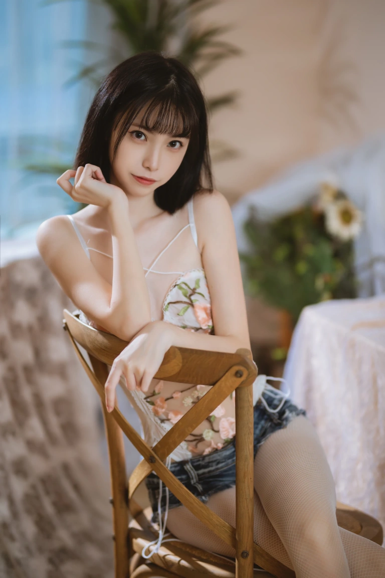 许岚《纯欲牛仔短裤》主题写真：40张全套美图