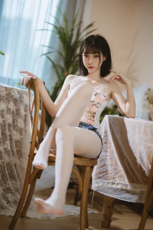 许岚《纯欲牛仔短裤》主题写真：40张全套美图