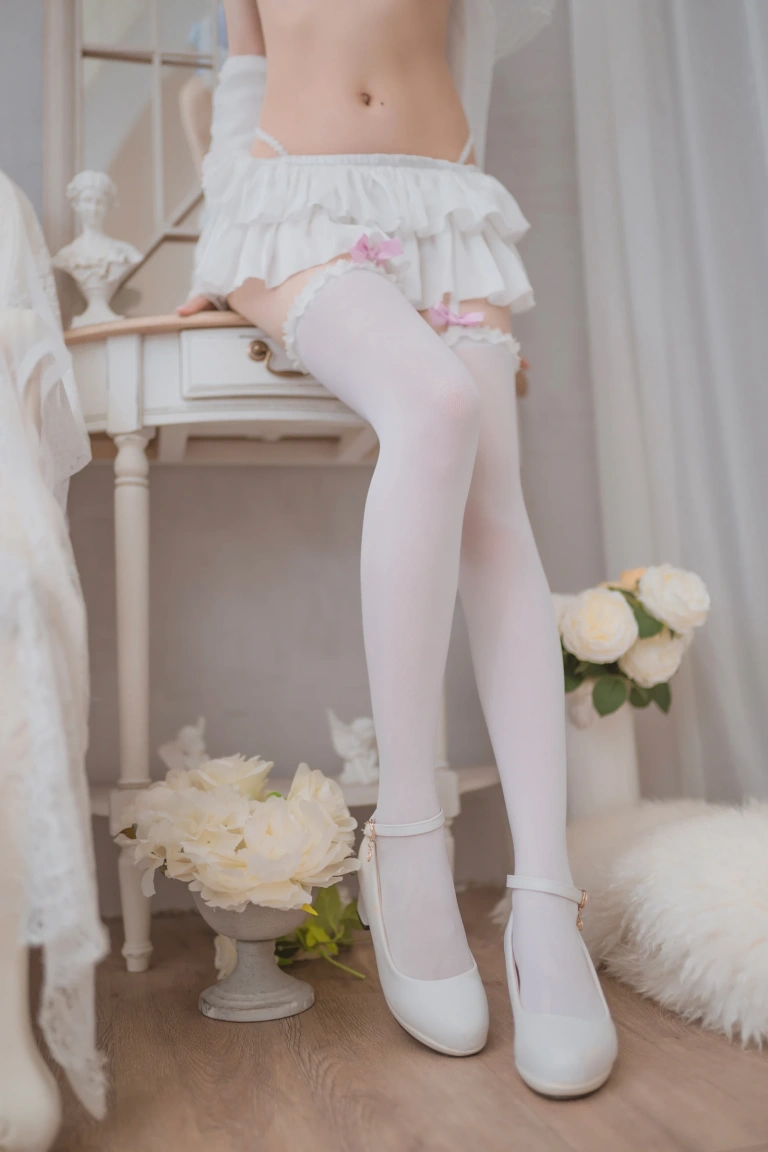 木棉棉《蕾姆婚纱》主题写真：30张全套美图