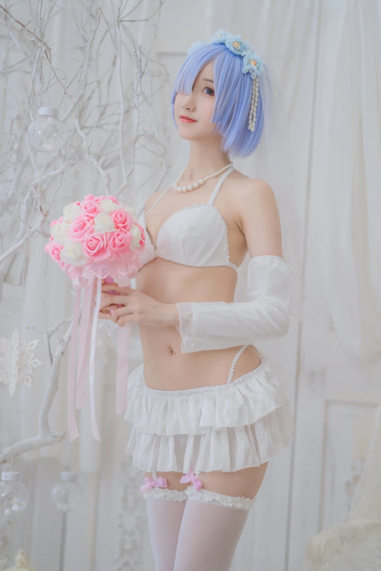 木棉棉《蕾姆婚纱》主题写真：30张全套美图