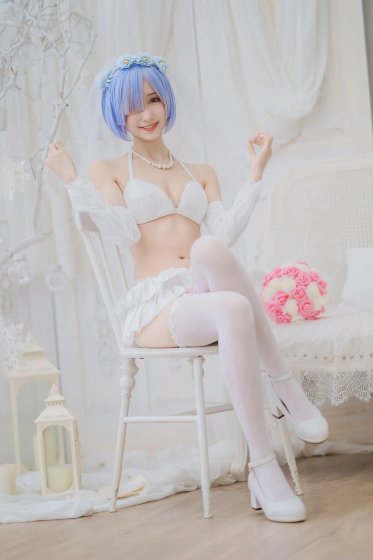 木棉棉《蕾姆婚纱》主题写真：30张全套美图