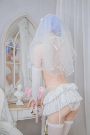 木棉棉《蕾姆婚纱》主题写真：30张全套美图